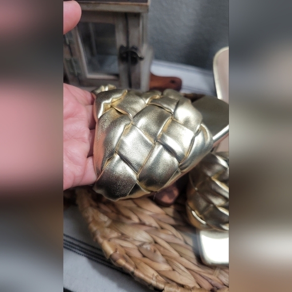 Marc Fisher Y2K Brizo Sandal GOLD EUC - Picture 4 of 11